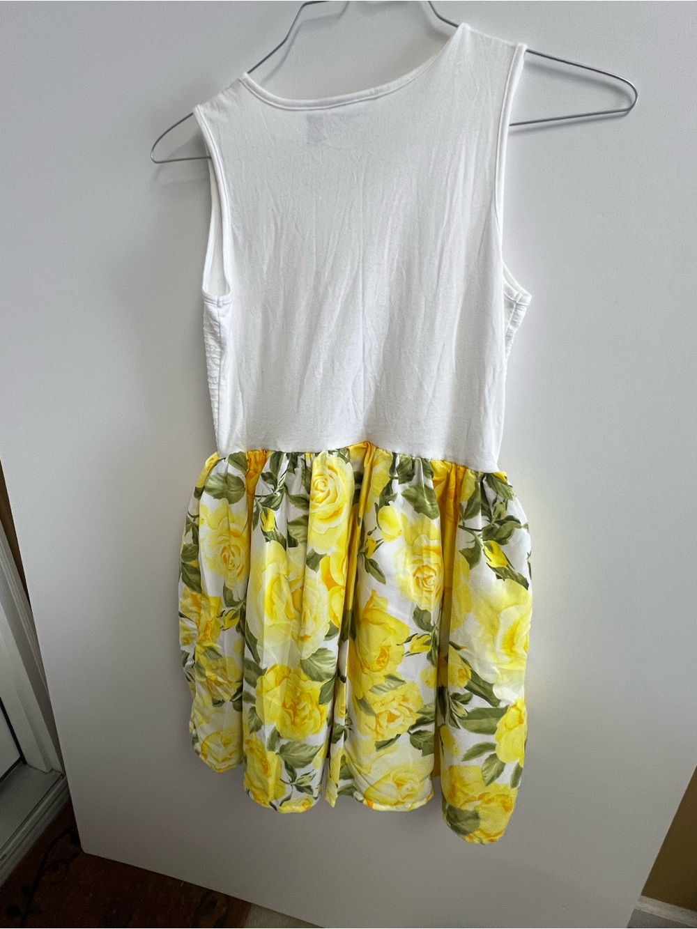 PLACE WHITE SUBTLE TEXTURED TANK TOP DRESS W/YELLOW ROSE FLARE BOTTOM
  SIZE 16 - Picture 4 of 6